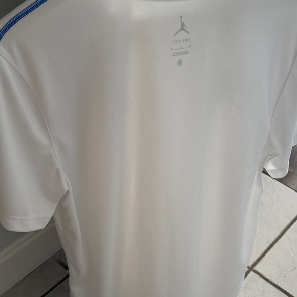Jordan men’s medium dri fit White Tee with Blue and Orange Accents - Picture 5 of 5